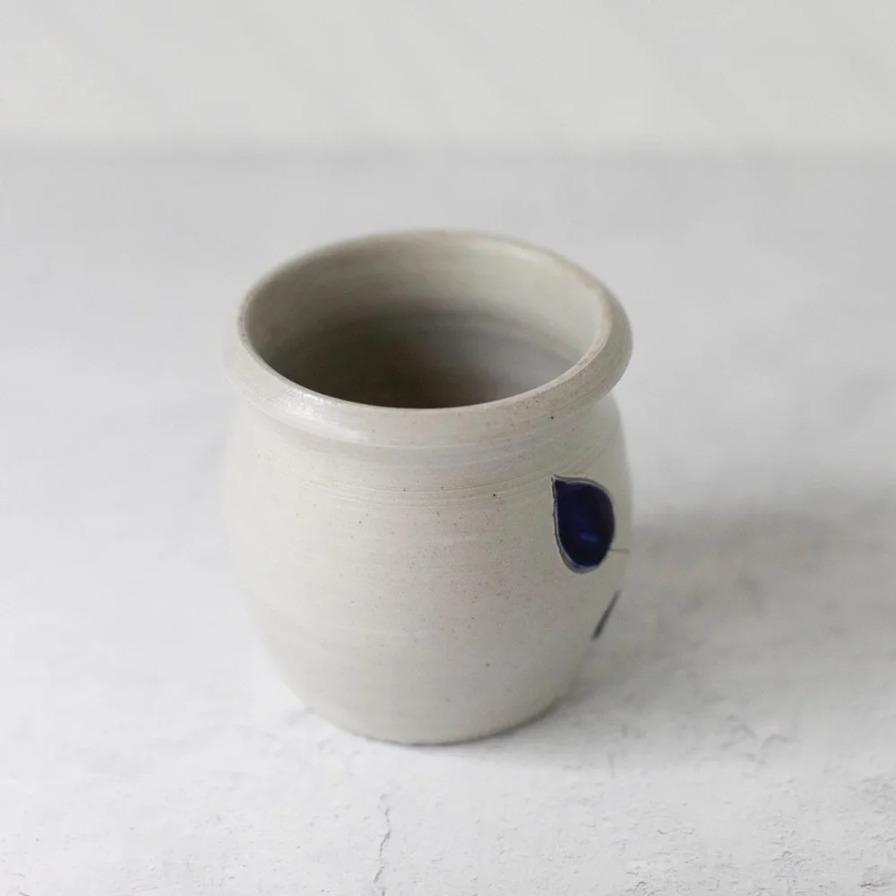 Williamsburg Pottery salt glazed small jar crock blue leaves - Picture 4 of 6